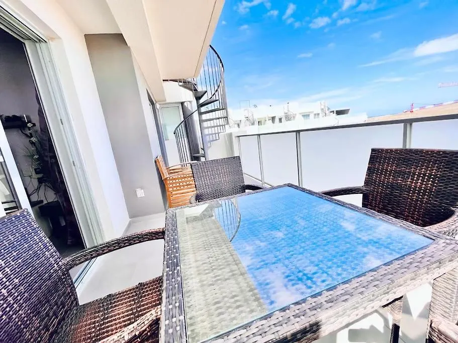 Sea View 2-Bedrooms Apartment Ла-Техита